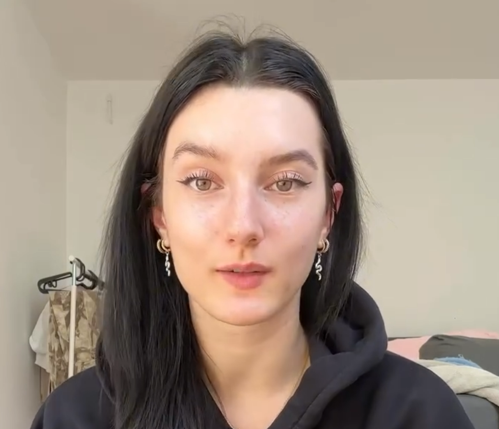 Anya Elsner erklärt Vereinbarung hinter Online-Konflikt mit Laura