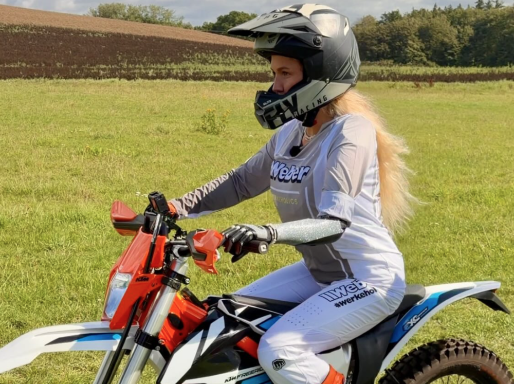 Gina Antonia Rühl kehrt mit Prothese auf die Motocross-Piste zurück