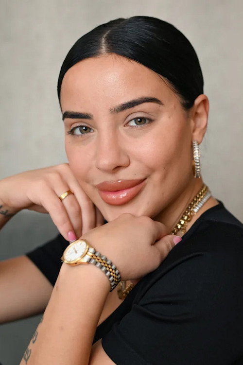 Leyla Heiter klagt nach spontaner Massage über starke Schmerzen