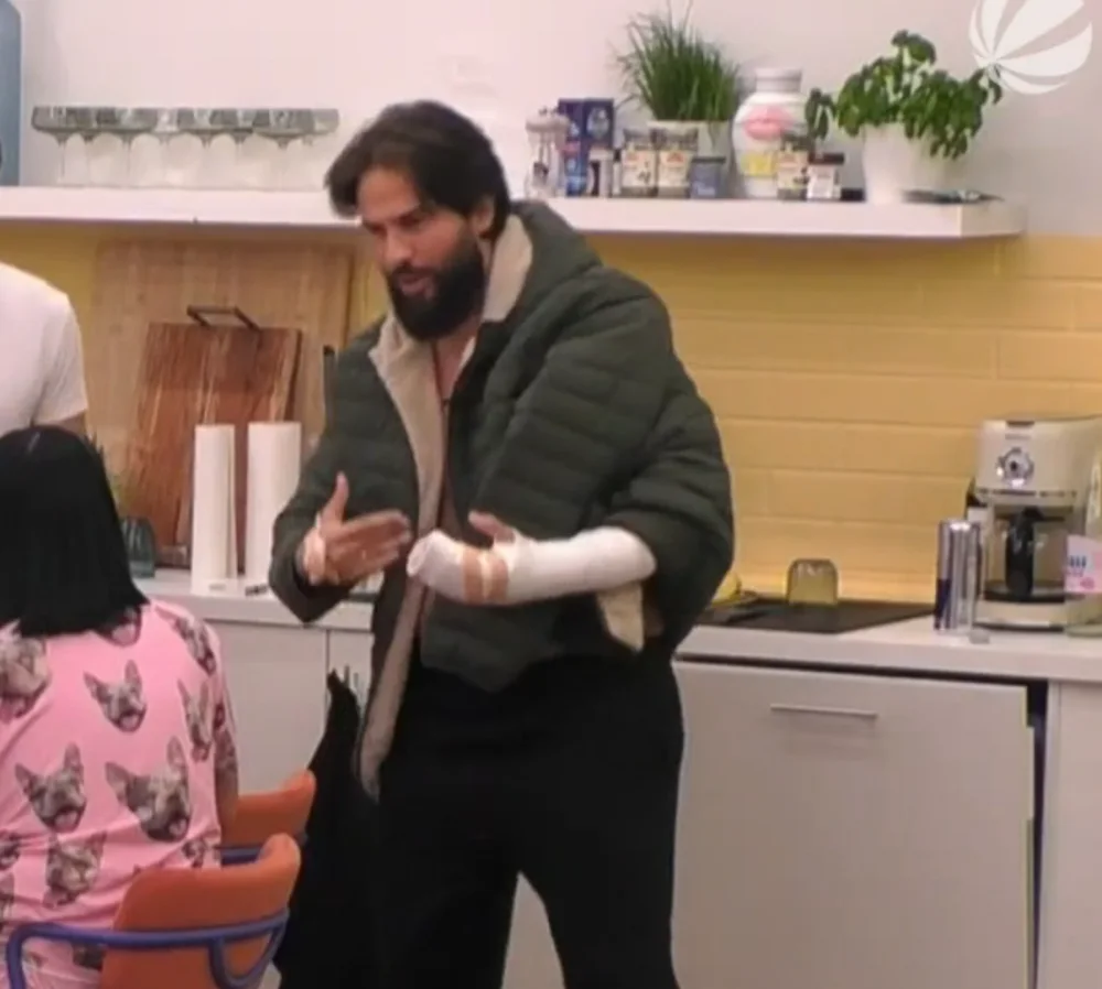 Maurice Dziwak zurück bei „Promi Big Brother“: Finger gebrochen – Operation notwendig!
