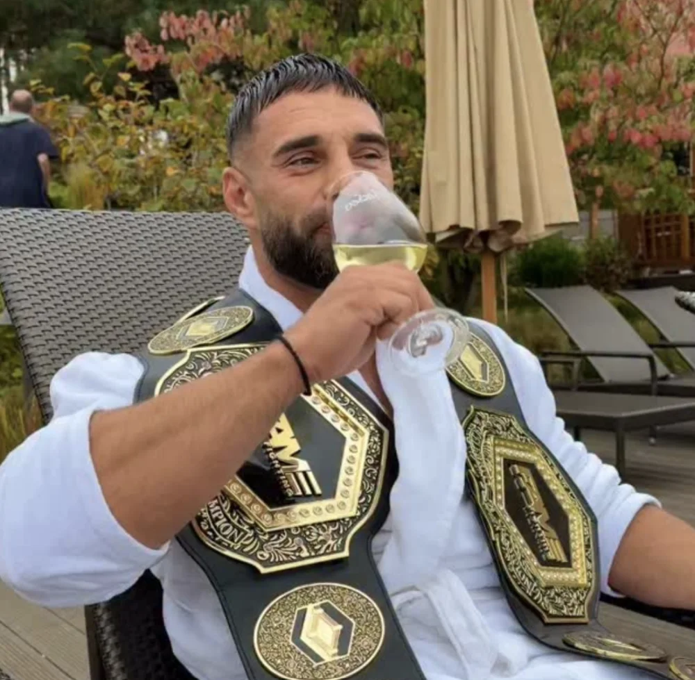 Nach Titelverteidigung bei „Fame Fighting“: Aleks Petrovic rechnet mit Kritikern ab und fordert Tobias Pietrek