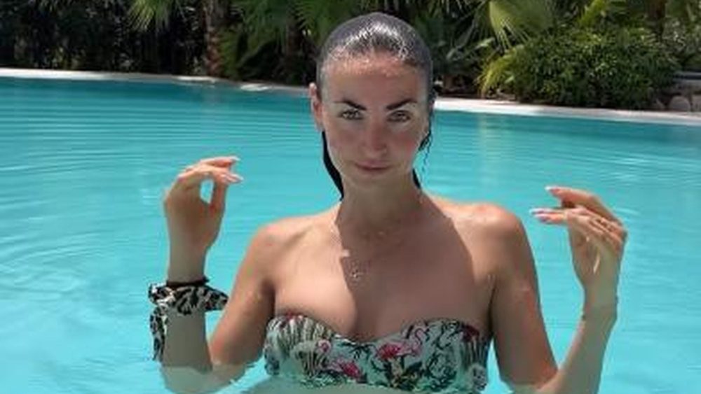 Ekaterina Leonova begeistert Fans mit Bond-Girl-Auftritt im Pool