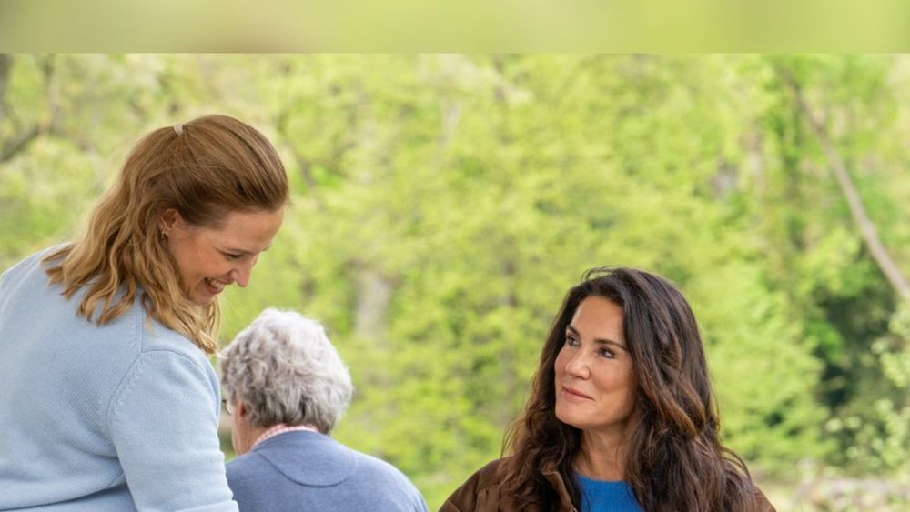 Mariella Ahrens als gefürchtete Hoteltesterin in "Die Landarztpraxis - Team Sonnenhof"