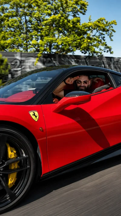 "Der Ferrari ist geleast." Aleksandar Petrovic kontert Fake-Vorwürfe mit Autotransport