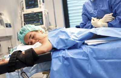 Nach OP in Nürnberg: Emmy Russ kontert Kritik an ihren Krankenhaus-Selfies