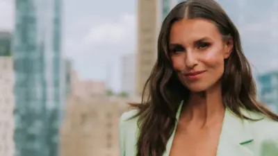 Laura Wontorra und Riccardo Basile zeigen sich verliebt auf Pärchenfotos