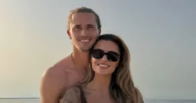 Sophia Thomalla und Alexander Zverev genießen romantische Bootsfahrt mit Hund