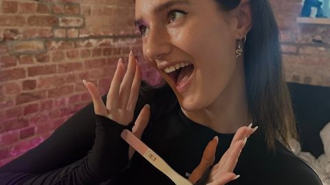 Anya Elsner heizt mit einem positiven Testergebnis die Gerüchteküche an